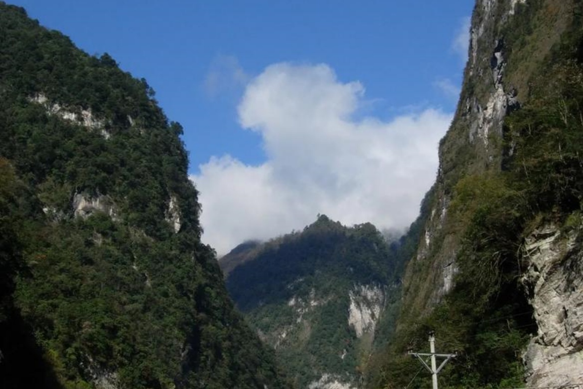 Dongla Mountain Canyon
